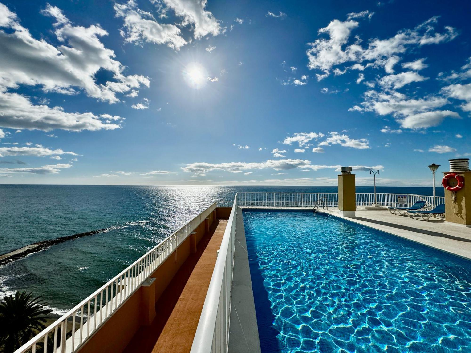 Beachfront Bliss, On The Promenade - Eaw Homes Apartamento Marbella